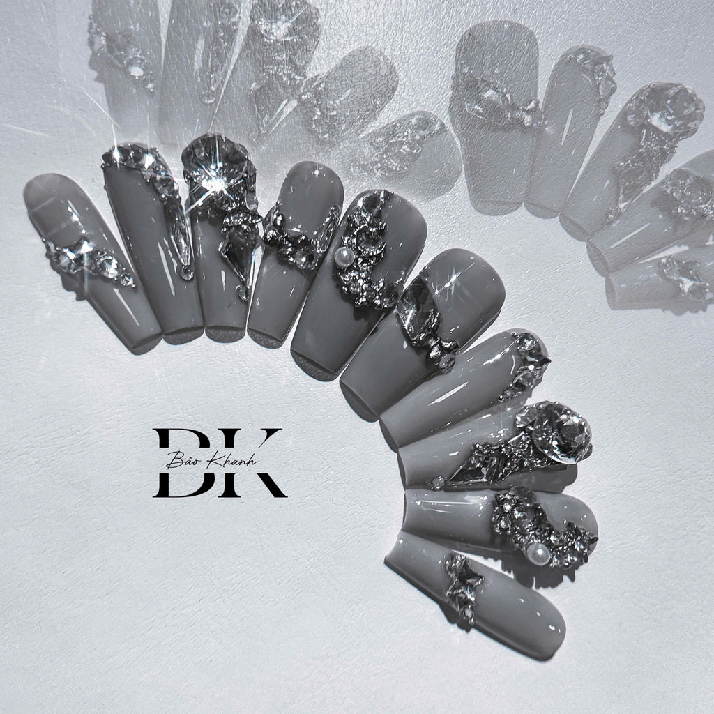 Handmade Gray Luxury Press-On Nails – Elegant 3D Crystal Rhinestone Nail Art for Chic Manicure