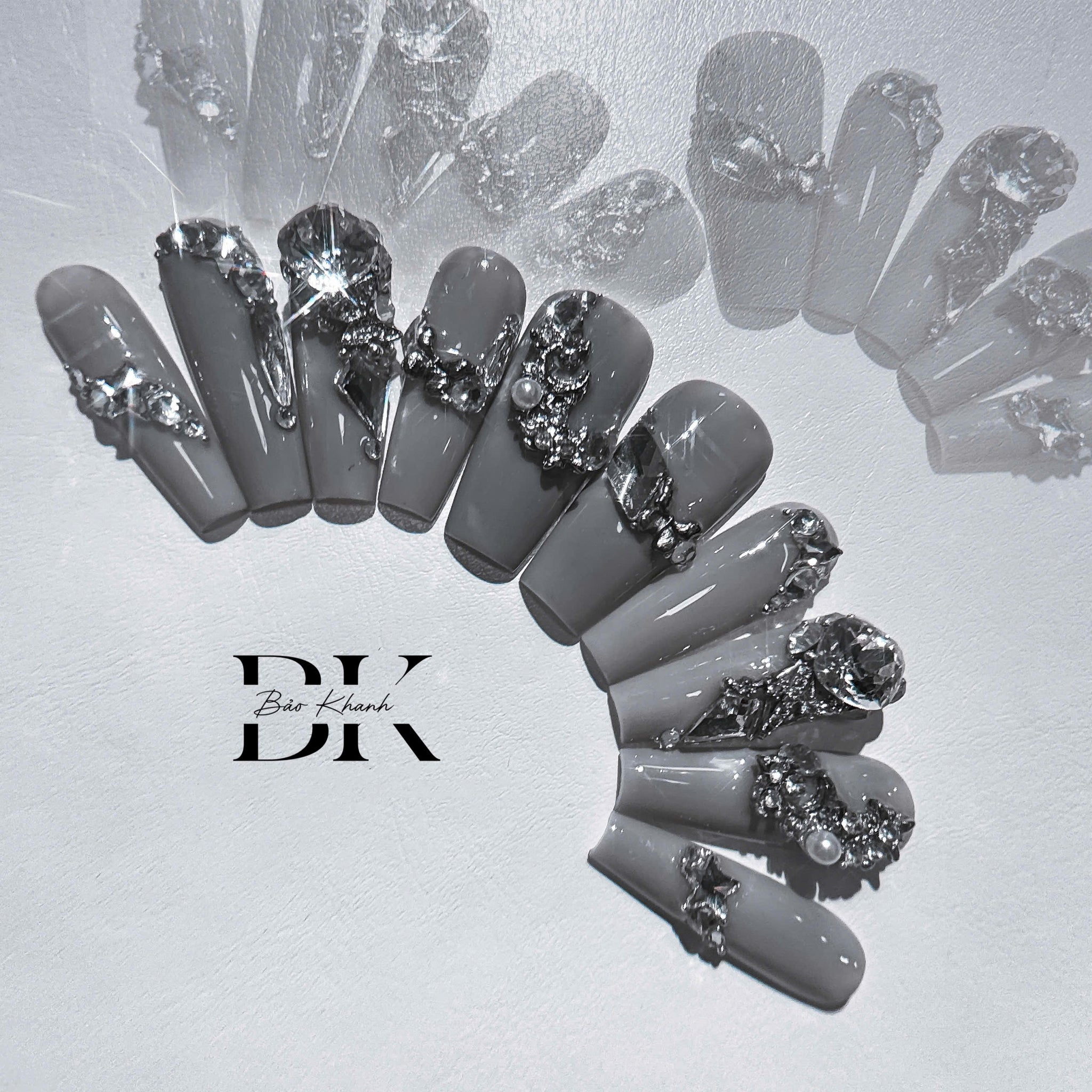 Handmade Gray Luxury Press-On Nails – Elegant 3D Crystal Rhinestone Nail Art for Chic Manicure