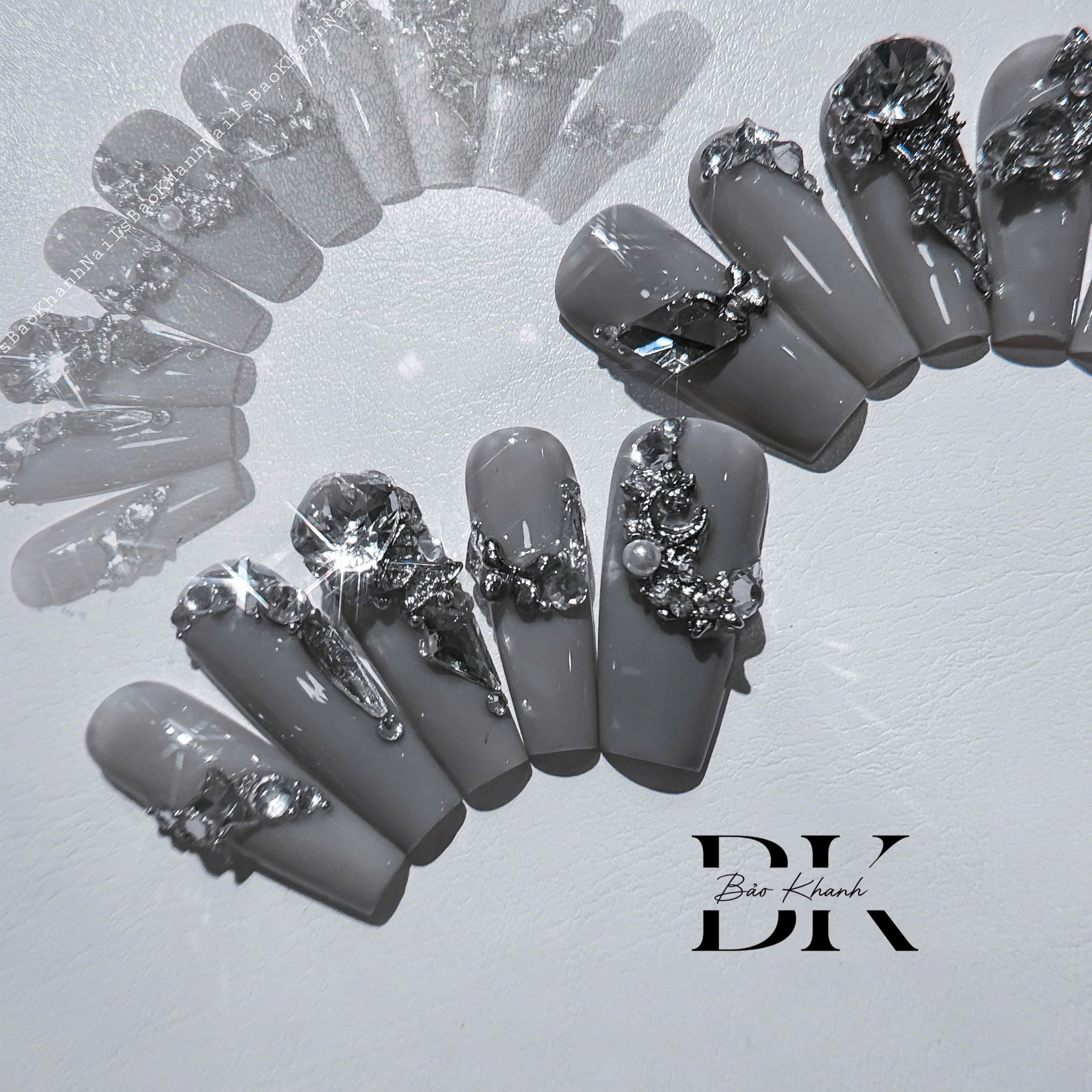 Handmade Gray Luxury Press-On Nails – Elegant 3D Crystal Rhinestone Nail Art for Chic Manicure