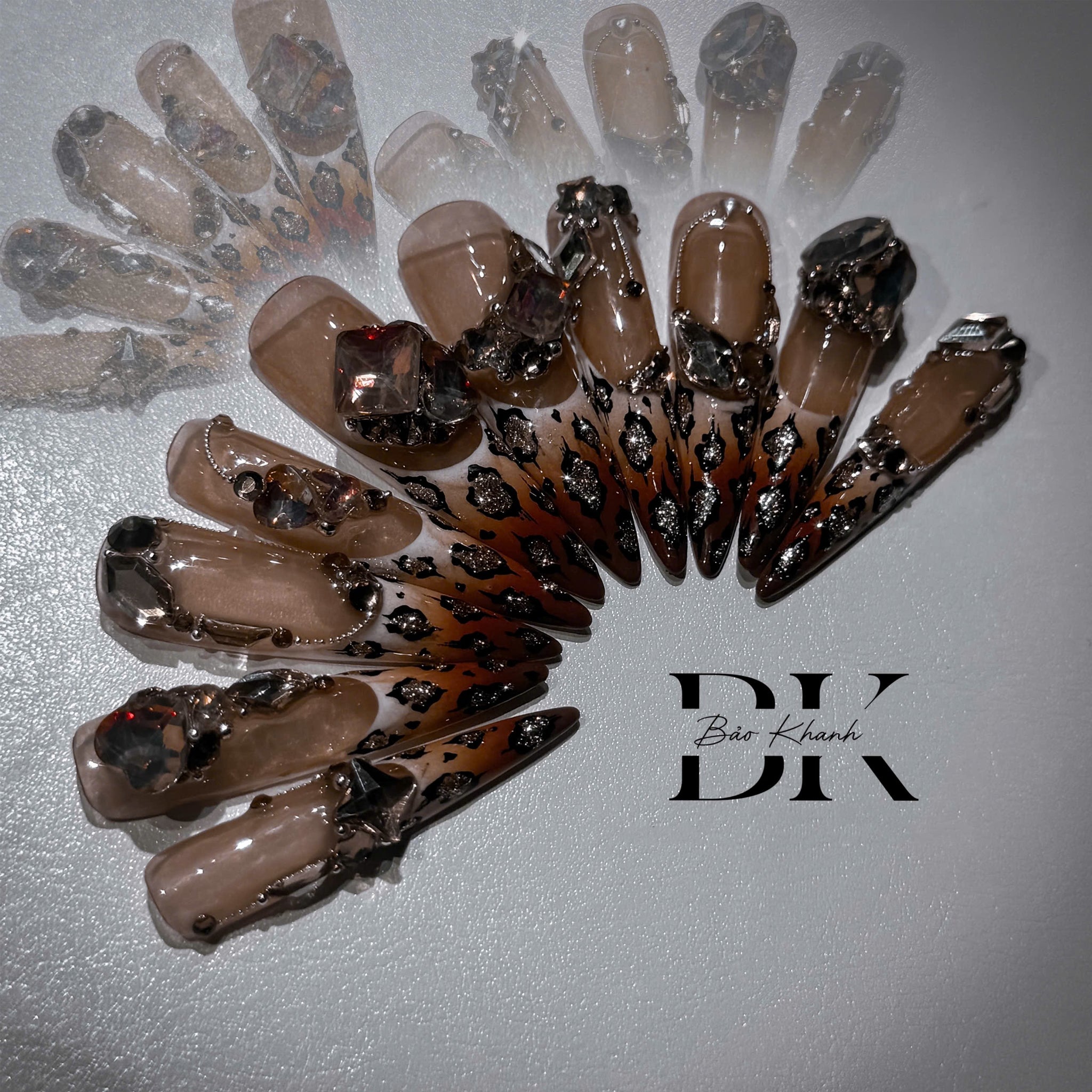 Handmade Luxury Crystal Stiletto Nails – Elegant 3D Rhinestone Nail Art for Glamorous Look